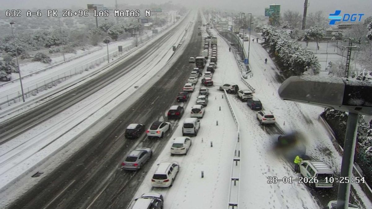 Tráfico colapsado en la A-6, a la altura de Las Matas