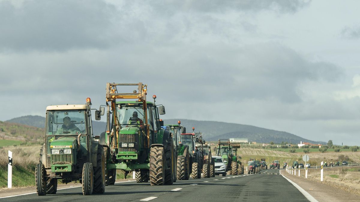 Tractorada contra los recortes de la PAC y el acuerdo de la Unión Europea con Mercosur.
