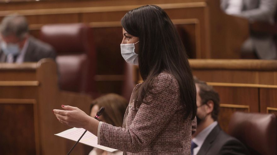 La secretaria general del Grupo Parlamentario Vox en el Congreso, Macarena Olona, interviene en una sesión de control al Gobierno, a 9 de junio de 2021, en el Congreso de los Diputados