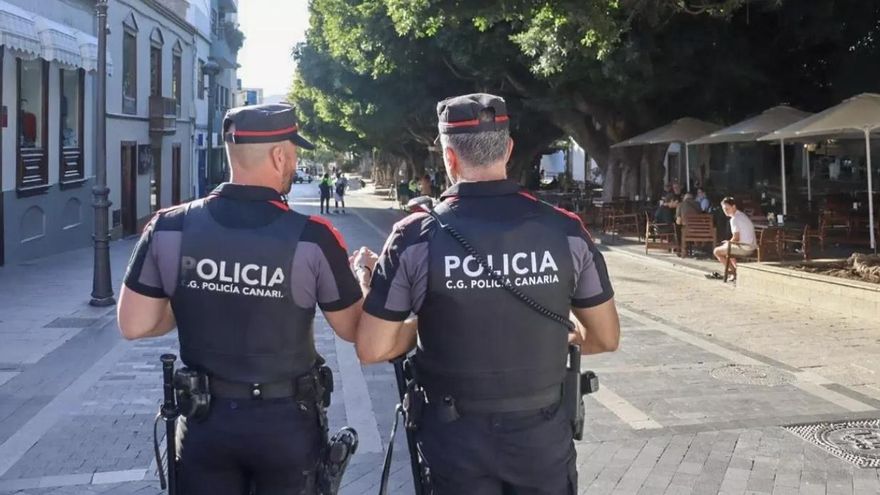 La Policía Canaria esquiva competencias propias mientras asume otras que no tiene y se exhibe en municipios de CC