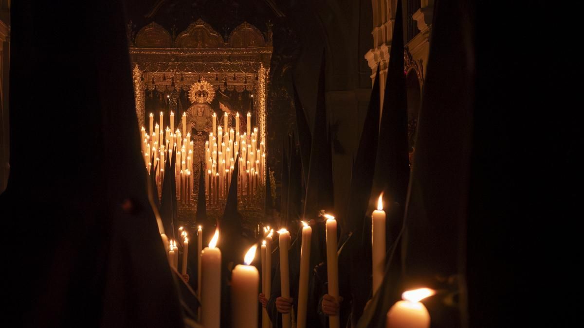 Camino de luz que lleva a la Virgen de la Concepción del Silencio.
