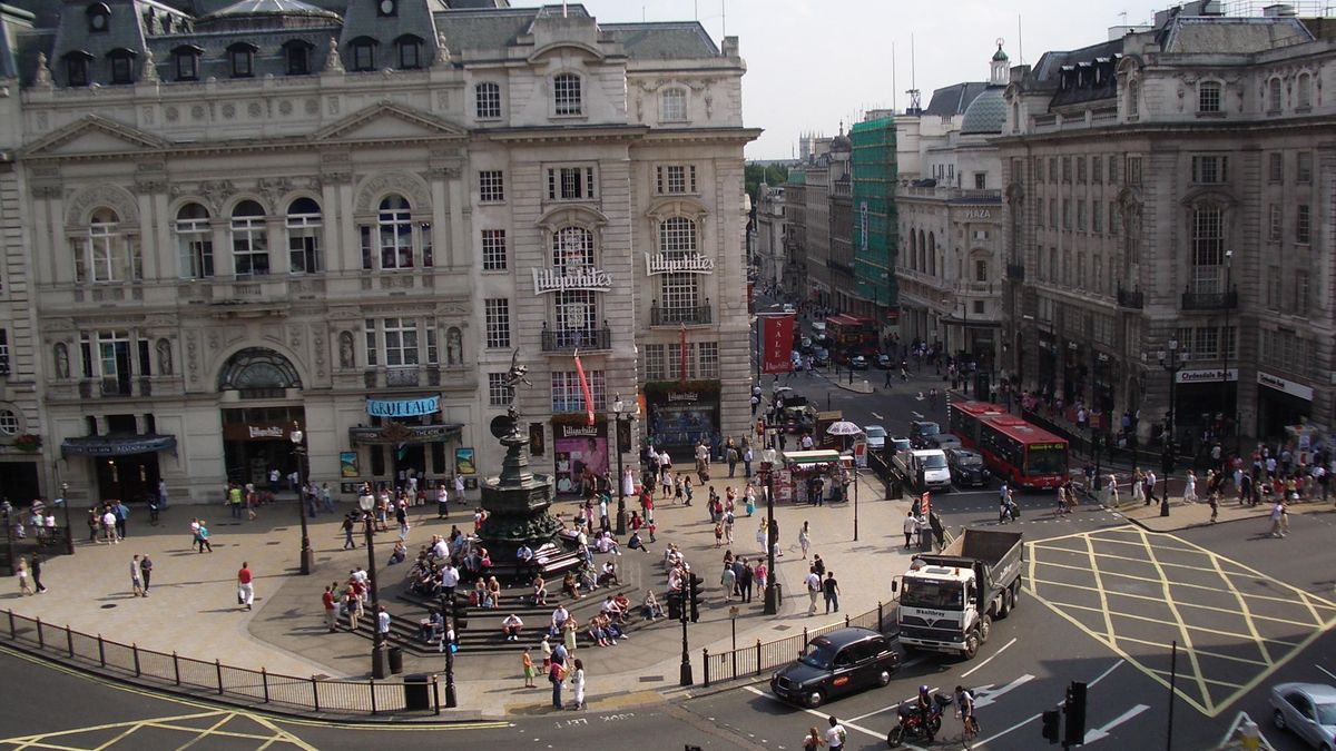 La expansión de sistemas de vigilancia en zonas urbanas y la planificación de archivos nacionales siguieron adelante