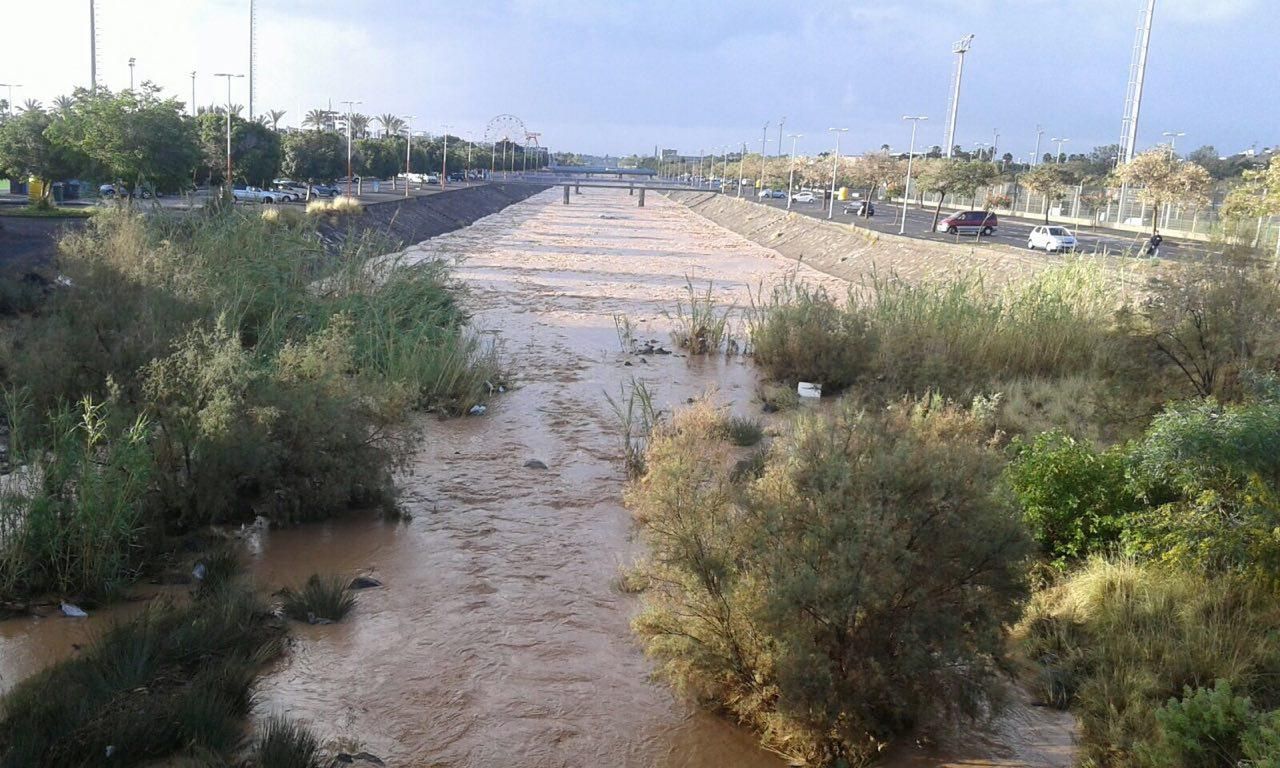 El agua corriendo por el Barranco de Maspalomas, en Gran Canaria.