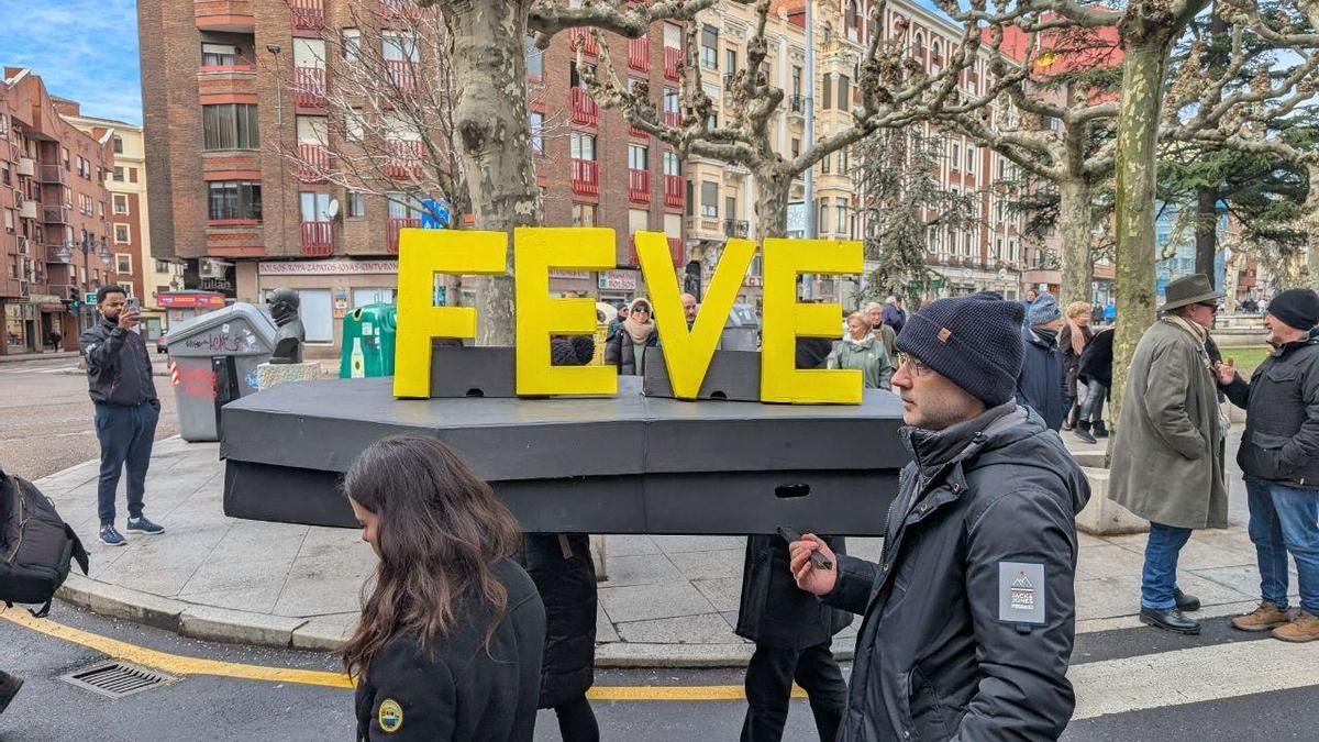 La movilización que lanzó un grito para evitar que se entierren las vías de Feve en León
