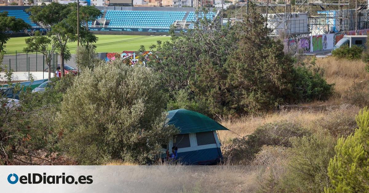 La vida de los trabajadores ‘sintecho’ de Ibiza, desalojados hace dos años: “Unos cuantos están en tiendas de campaña”