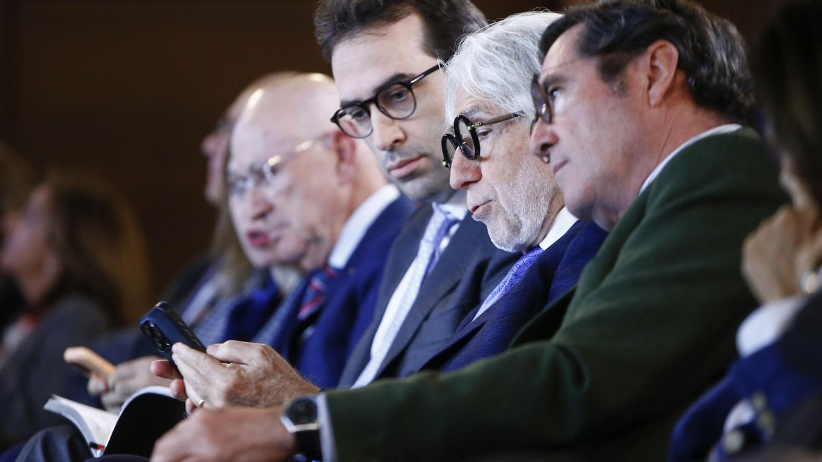 El empresariado catalán se divide ante Illa por la financiación y los planes de Sánchez