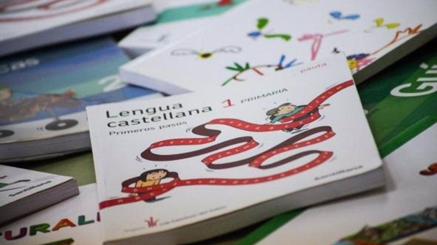 Castilla-La Mancha contará el próximo curso con un banco de libros para que las familias puedan utilizarlos gratuitamente