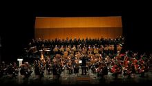 Imagen de archivo del Coro y la Orquesta del Teatro Real durante una actuación.