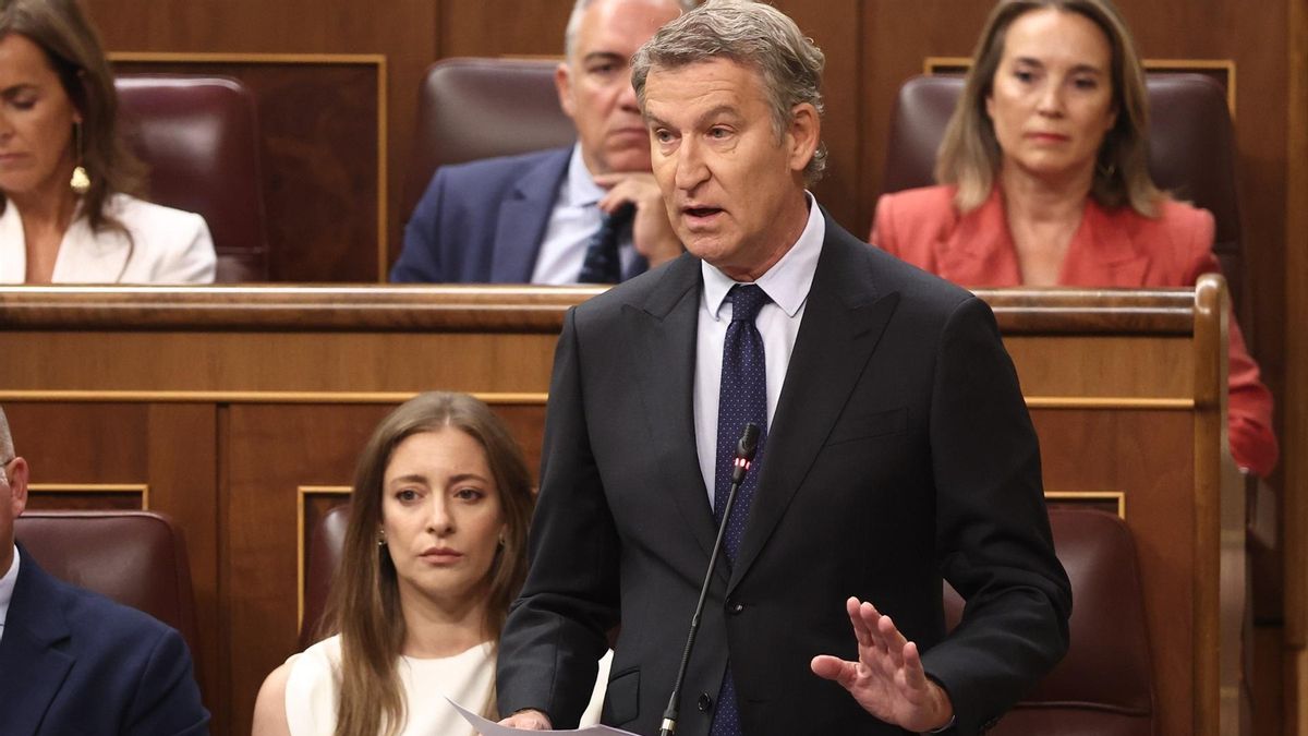 El presidente del Partido Popular, Alberto Núñez Feijóo, interviene durante una sesión plenaria en el Congreso de los Diputados, a 9 de septiembre de 2026, en Madrid (España).