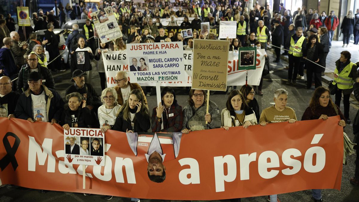 Víctimas de la dana consideran "potencialmente letal" la actitud del jefe de gabinete de Mazón con Pradas: "¿Dejaron morir a nuestros familiares?"