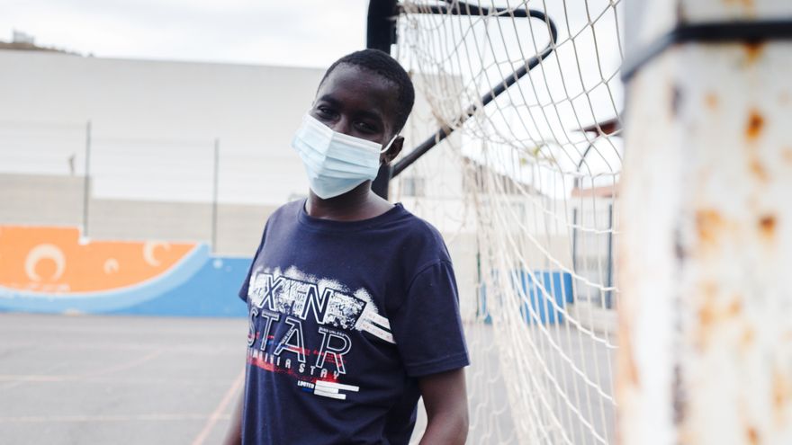 El maliense Eli en la portería de la cancha de La Montañeta.