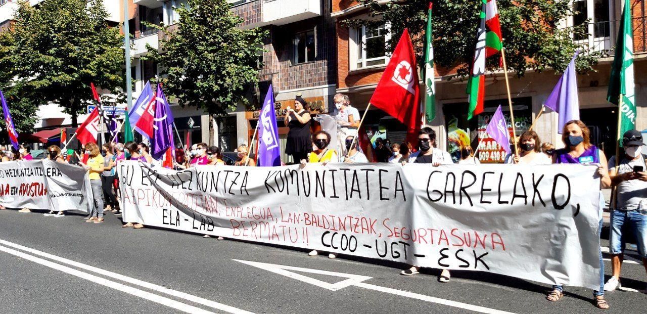 Declaraciones de los sindicatos tras finalizar la manifestación frente a la sede del Gobierno vasco