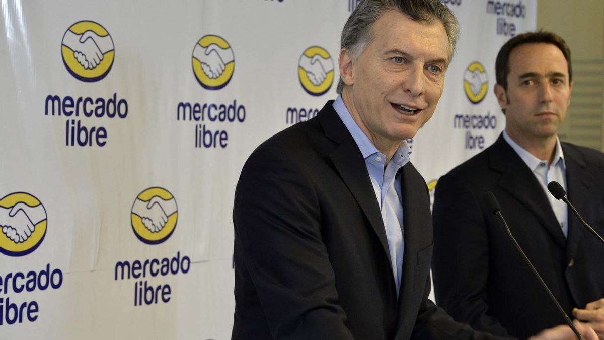 Macri, cuando era presidente, y Galperin, en una visita a Mercado Libre.