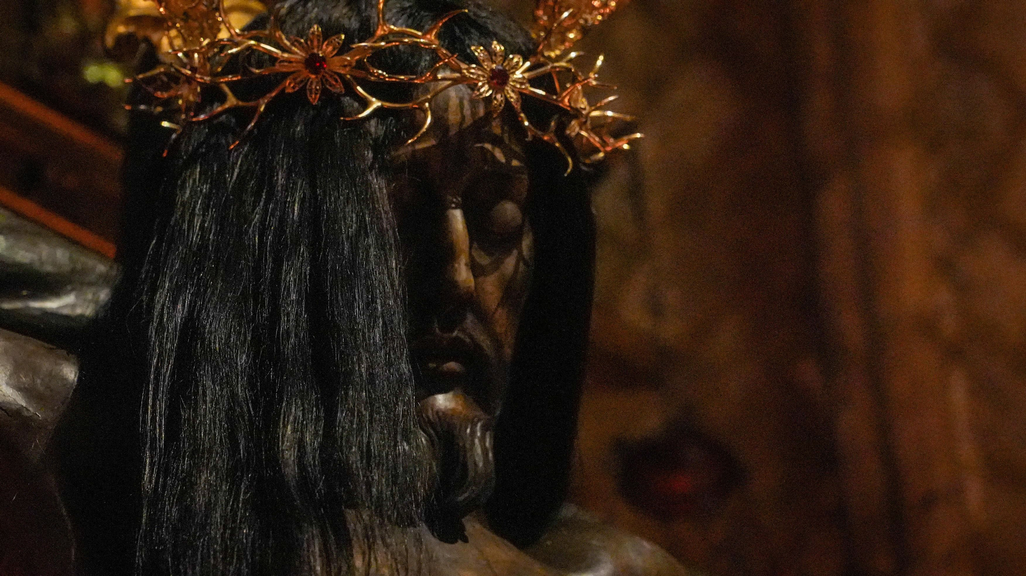 Los besapiés de Jesús Rescatado y del Cristo del Remedio de Ánimas, y el besamanos de Jesús, Divino Salvador, en su Prendimiento, en imágenes