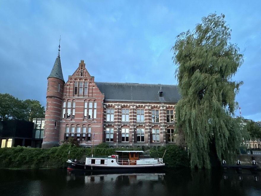 Sede del Instituto Frank Mohr sobre el Canal del A.