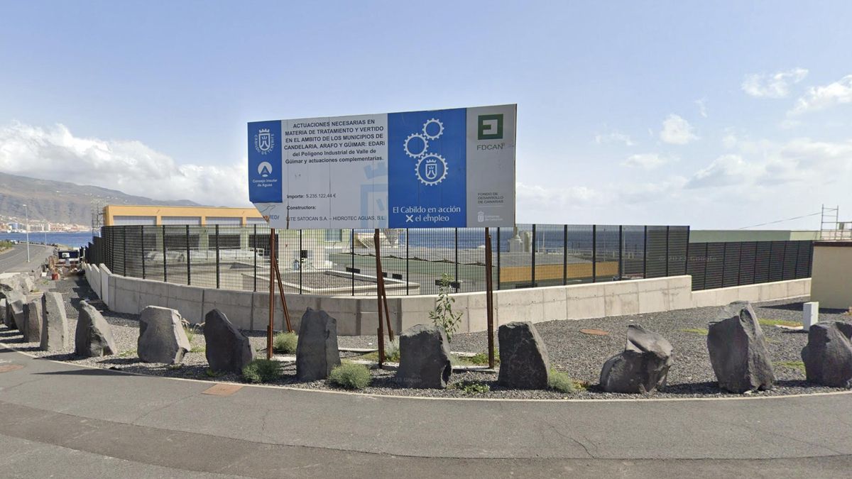 Instalación frente a la costa, en el polígono de Güímar, para el tratamiento y vertido de aguas.