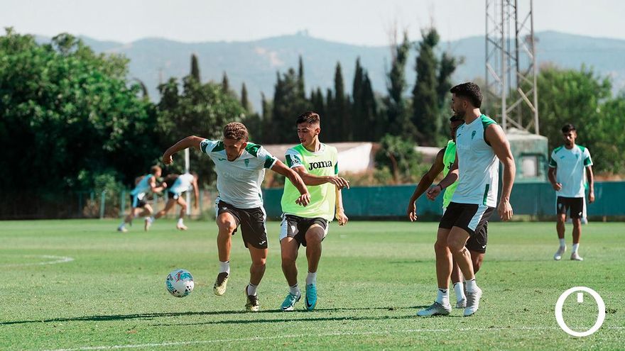 El Córdoba CF prepara su marcha al 'stage' con Medina ausente y Alves entre algodones