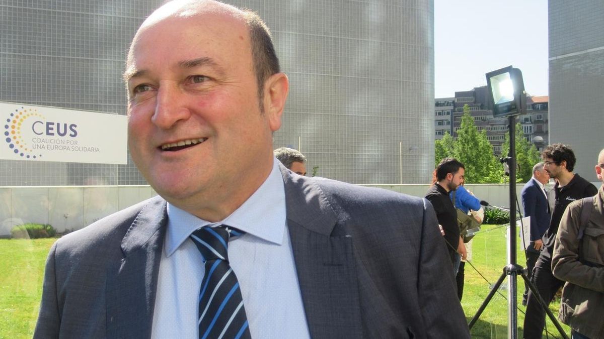 Ortuzar cree que hay "mimbres" para un Gobierno "sostenible, coherente y durable" pero Sánchez tiene que hablar con PNV
