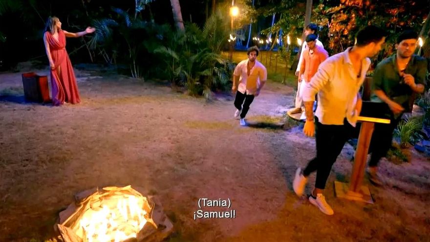'La isla de las tentaciones' desalojó la hoguera por un intento de asalto y sorprendió con la reacción de Javi