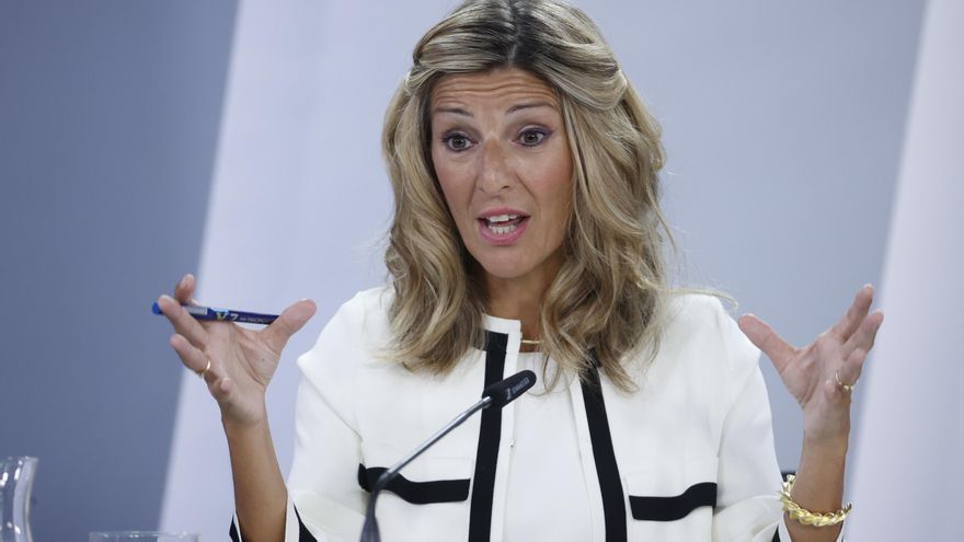 Yolanda Díaz empieza las reuniones con las empresas de supermercados para limitar el precio de los alimentos