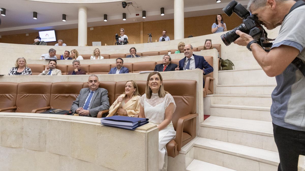 Buruaga presume de gestionar Cantabria "sin banderas ideológicas" frente a la "anarquía nacional"
