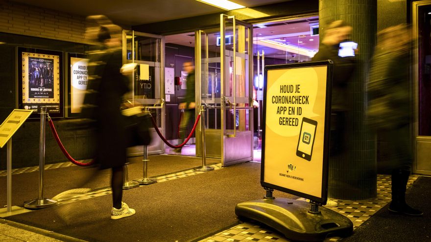 El Gobierno holandés ordena adelantar el cierre de restaurantes y tiendas por el repunte de COVID