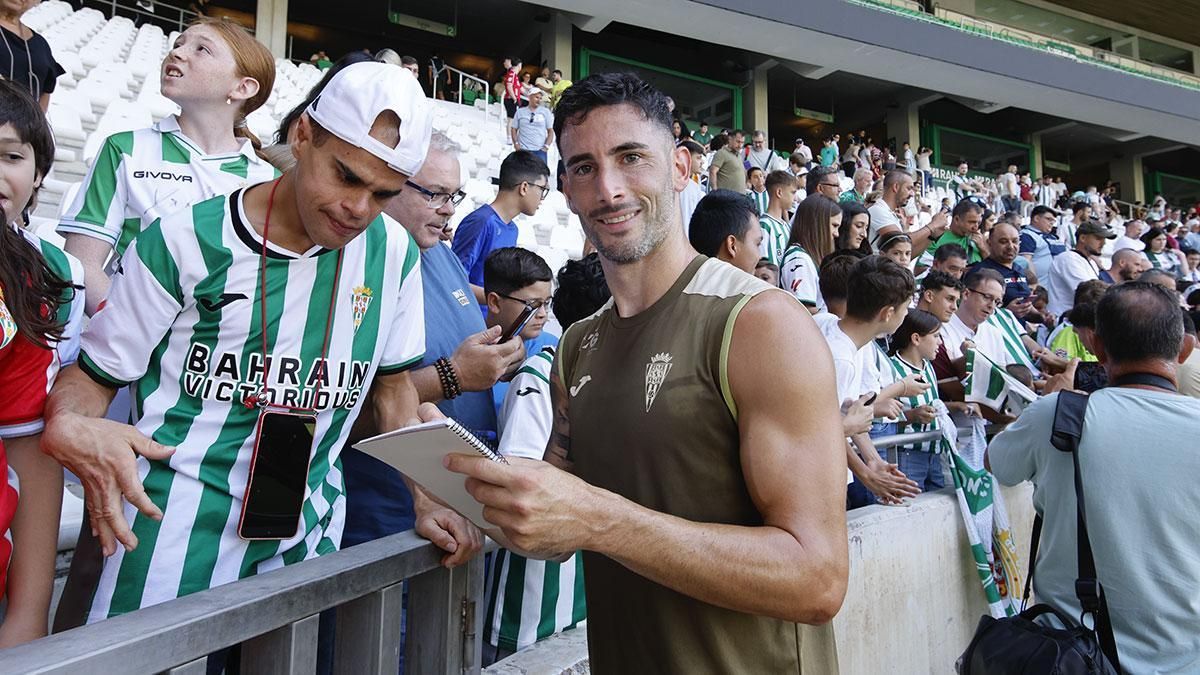 Entrenamiento del Córdoba a puerta abierta para la afición
