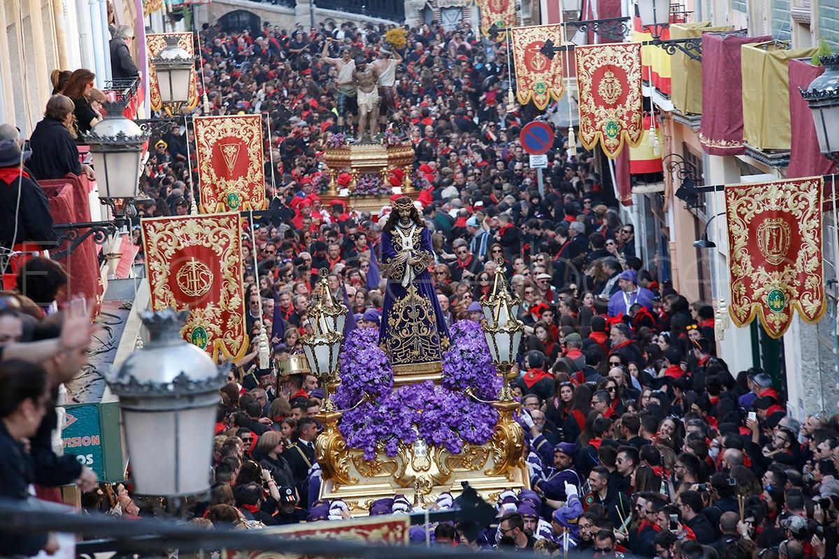 Una de las procesiones durante la Tamborada de Hellín (Albacete).