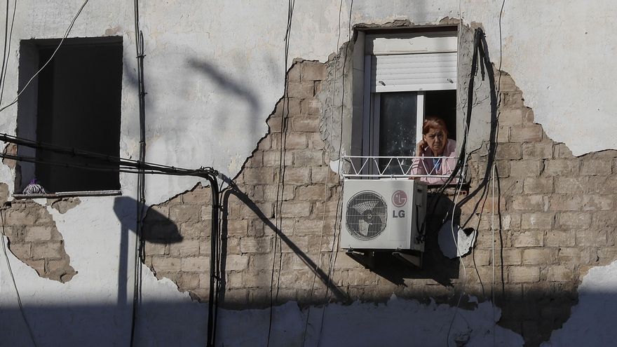 Los rostros del desencanto en los dos barrios con la renta más baja de España: "Estamos cansados de los políticos"