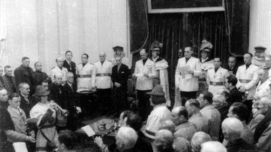 Acto de proclamación del dictador Francisco Franco como 'diputado general honorario'