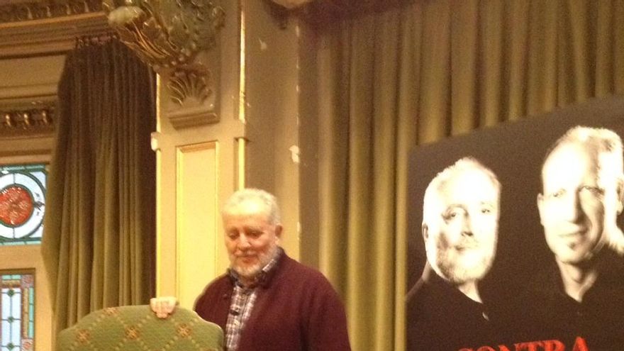 Julio Anguita, en la presentación de su último libro en la biblioteca Bidebarrieta de Bilbao.