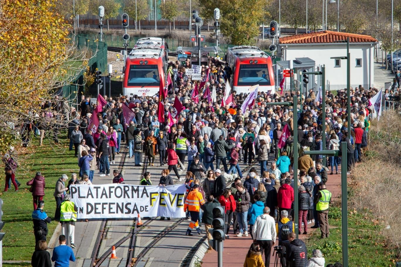 Las protestas a favor de la total integración ferroviaria de Feve están resultando masivas en manos de la Plataforma.