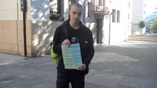 Iván Fernández con la propuesta de sanción en la mano / Foto cedida