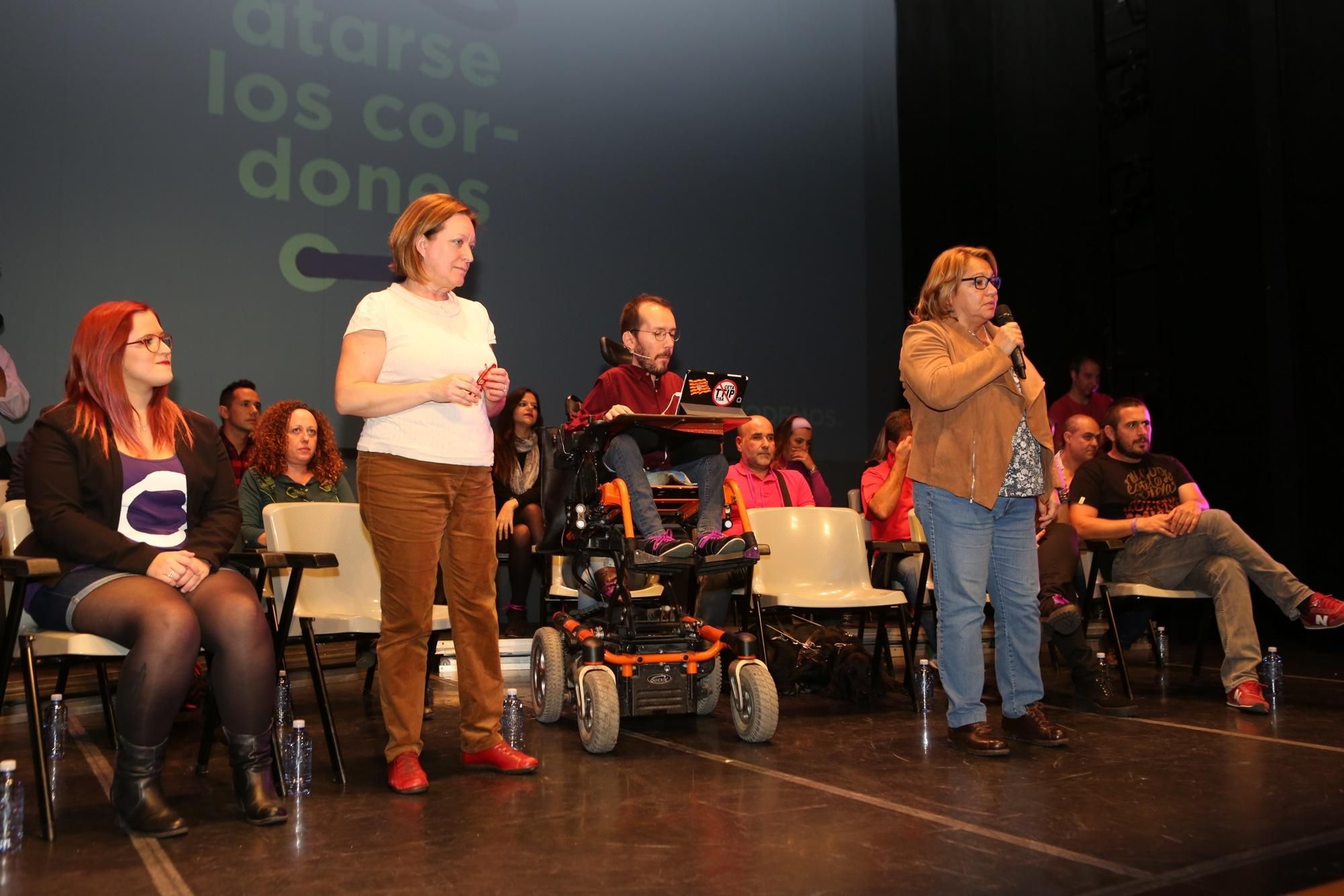 Pablo Echenique en el CICCA junto a Conchi Moreno y Meri Pita.(ALEJANDRO RAMOS)