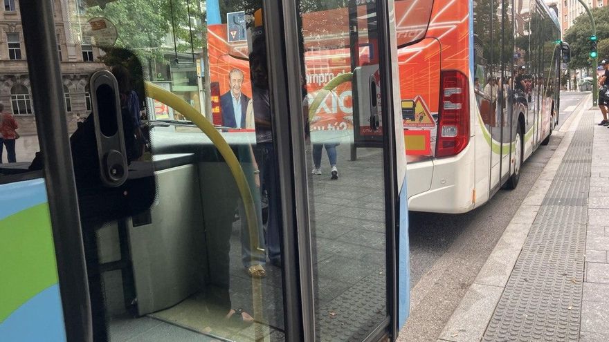 Nuevo frente para el Ayuntamiento de Santander, ahora con los empleados de los autobuses: falta de plantilla, vehículos "insuficientes", cocheras pequeñas y una "arbitraria" gestión de la bolsa de empleo