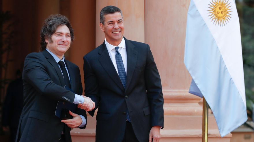 Milei llega a Asunción para reunirse con Peña en su primera visita oficial a Paraguay