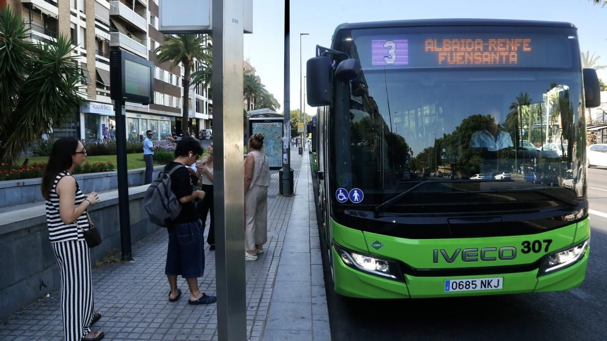 La Audiencia deja en libertad provisional al acusado de apuñalar a un conductor de Aucorsa tras nueve meses en la cárcel