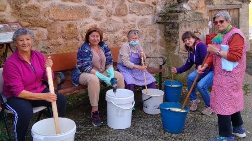 Las vecinas de Gualda elaboran jabones de cara al evento que recordará en septiembre los 750 años de la firma del Tratado por el que se creó el Concejo de la Mesta