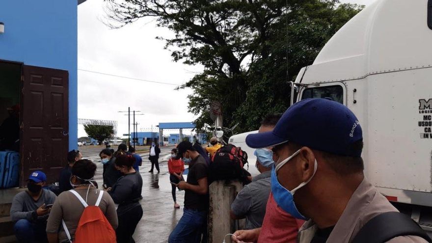 Hasta finales de junio el gobierno de Nicaragua no permitió el ingreso de sus connacionales. Miles de nicaragüenses quedaron varados y otros ingresaron a su país por puntos ciegos.