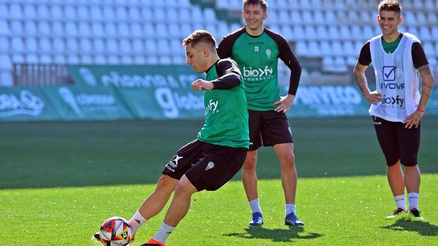 Al fin se confirma: Álvaro Leiva, más verticalidad para las bandas del Córdoba CF