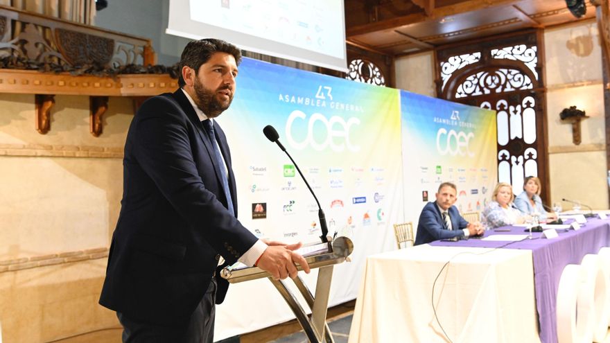 El presidente murciano, Fernando López Miras, durante la clausura de la Asamblea de COEC