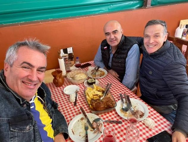 Amigos en un Juernes de Por Fogones