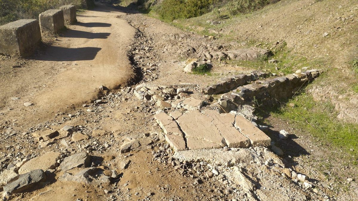 Tramo roto en el Reventón.