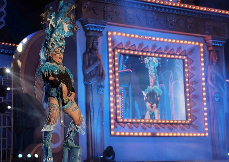 El candidato Garden Drag, con la fantasía "Desde el cielo llegó un mari.con y a Santa Catalina revolucionó",