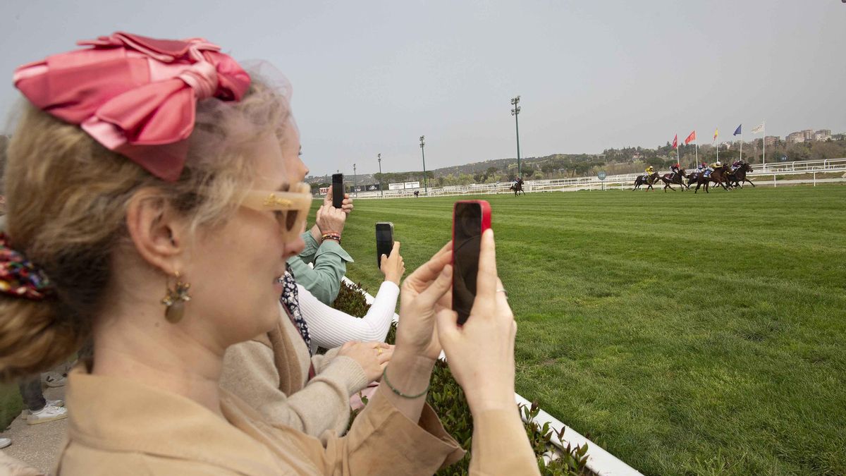 Una carrera de caballos en el Hipódromo de la Zarzuela.