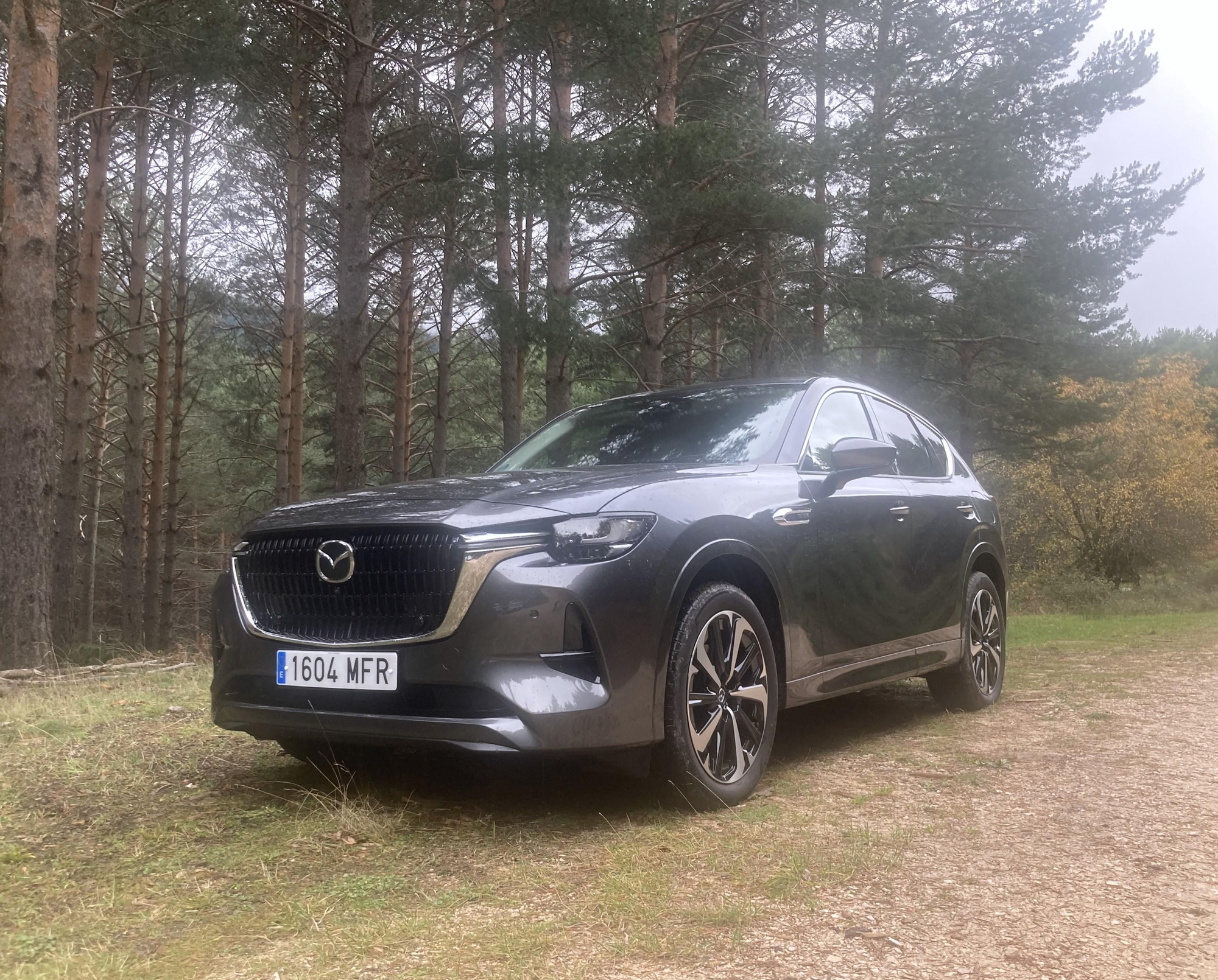 El Mazda CX-60 está disponible en versiones 'mild hybrid' diésel e híbrida enchufable.