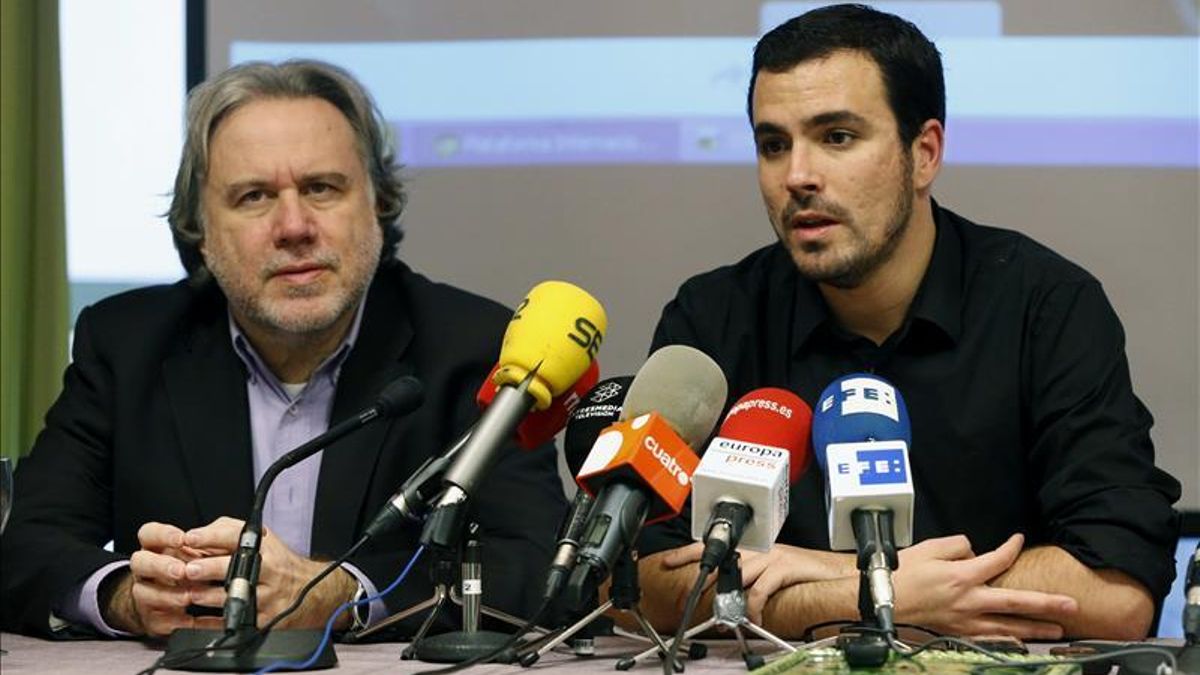 El diputado de IU Alberto Garzón junto al eurodiputado de Syriza George Katrougalos.