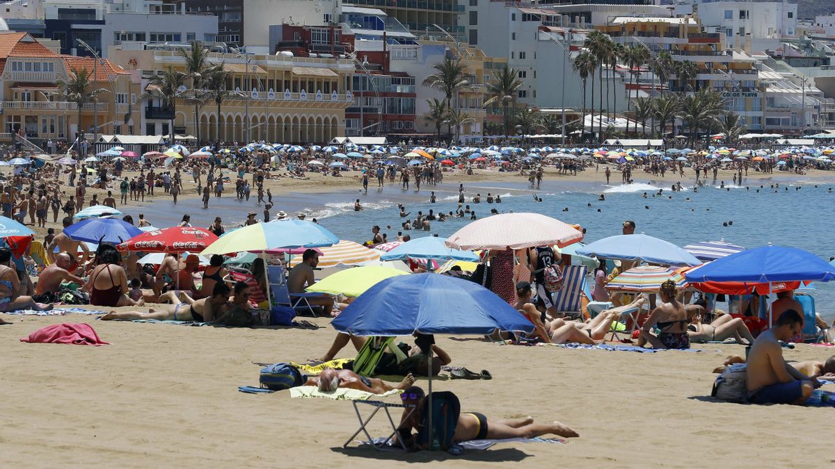 Cielos despejados con intervalos de nubes en las islas montañosas y Lanzarote este sábado