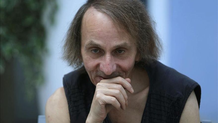 Houellebecq cree que Le Pen puede parar la inmigración, pero no la islamización