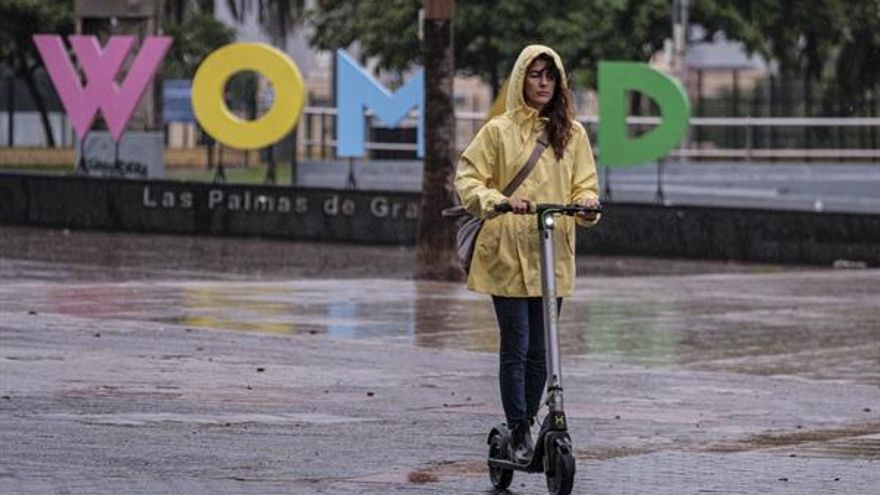 La tormenta tropical Hermine ha descargado agua durante todo el sábado en la capital grancanaria, pero de forma calmada y sin causar incidencias. (EFE/Ángel Medina)